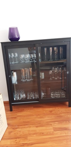 Schöner kleines holzschrank - kleines,