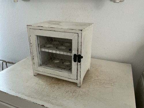 älterer kleiner eierschrank - Älterer,