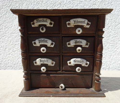 Alter kleiner gewürzschrank - kleiner,